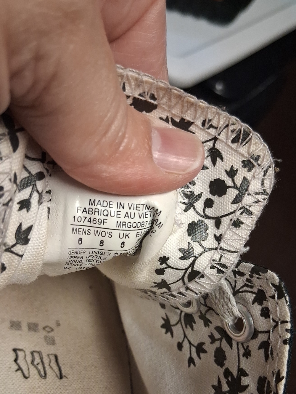 Converse Low Tops Floral Lined Sneakers Black Womens 8 - Picture 5 of 5